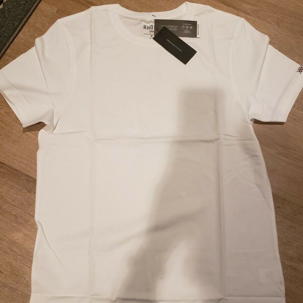Rhone Element Tee White Statue of Liberty Men Size Medium Short Sleeves